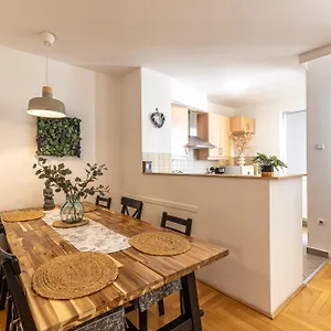 Gozsdu White Raven 305 Apartamento