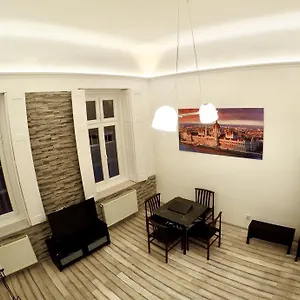 Homelike Luxury Flat On Gyulai Pál Apartamento